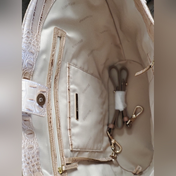 BRAHMIN Cream Crocodile-Embossed Tote Bag - Picture 4 of 7